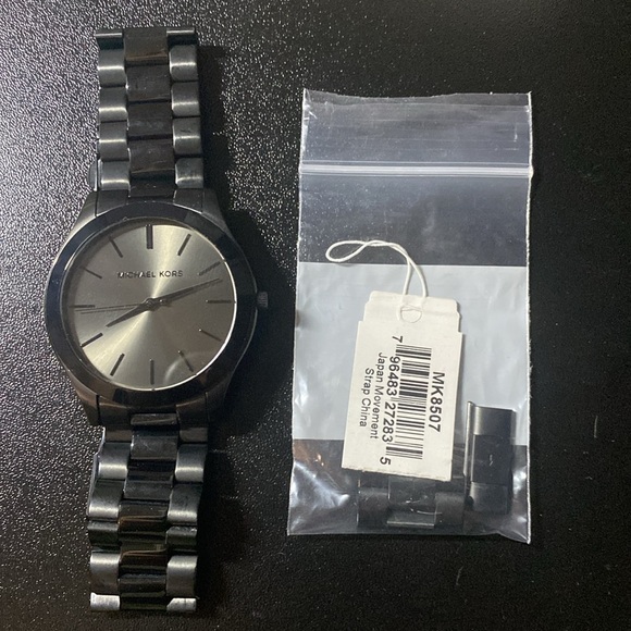 Michael Kors Black Watch - Picture 4 of 5